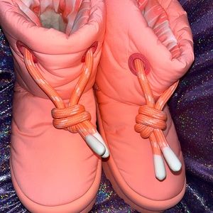 Ugg Classic Maxi Short Puffer Boots